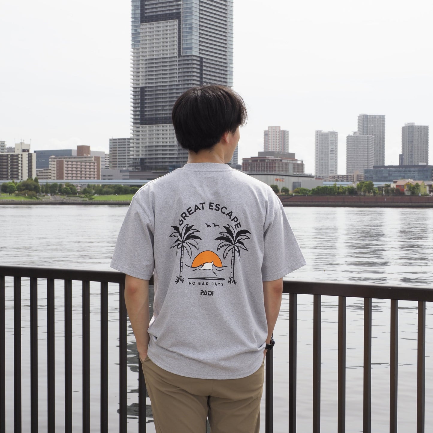 PADI x Pure Waste オーバーサイズTシャツ(Great Escape)