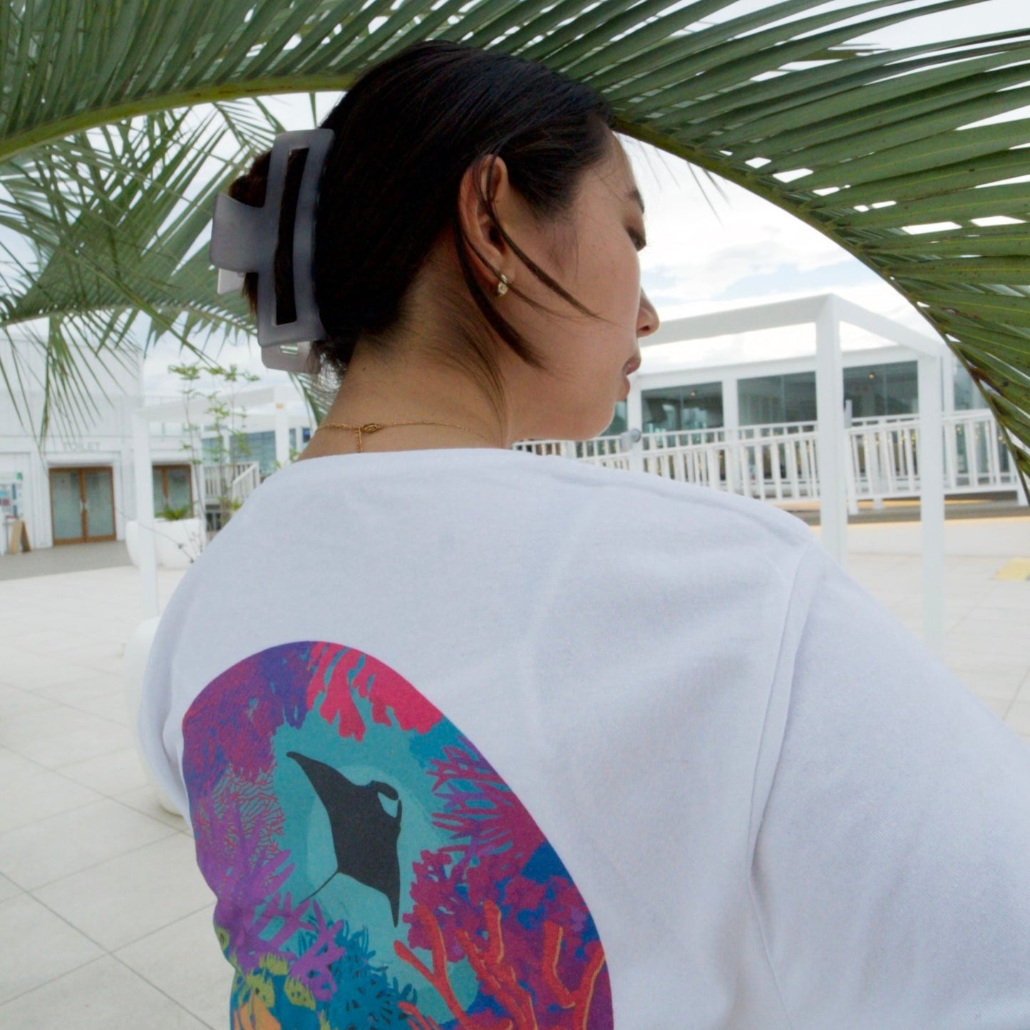 マンタとサンゴのtシャツ