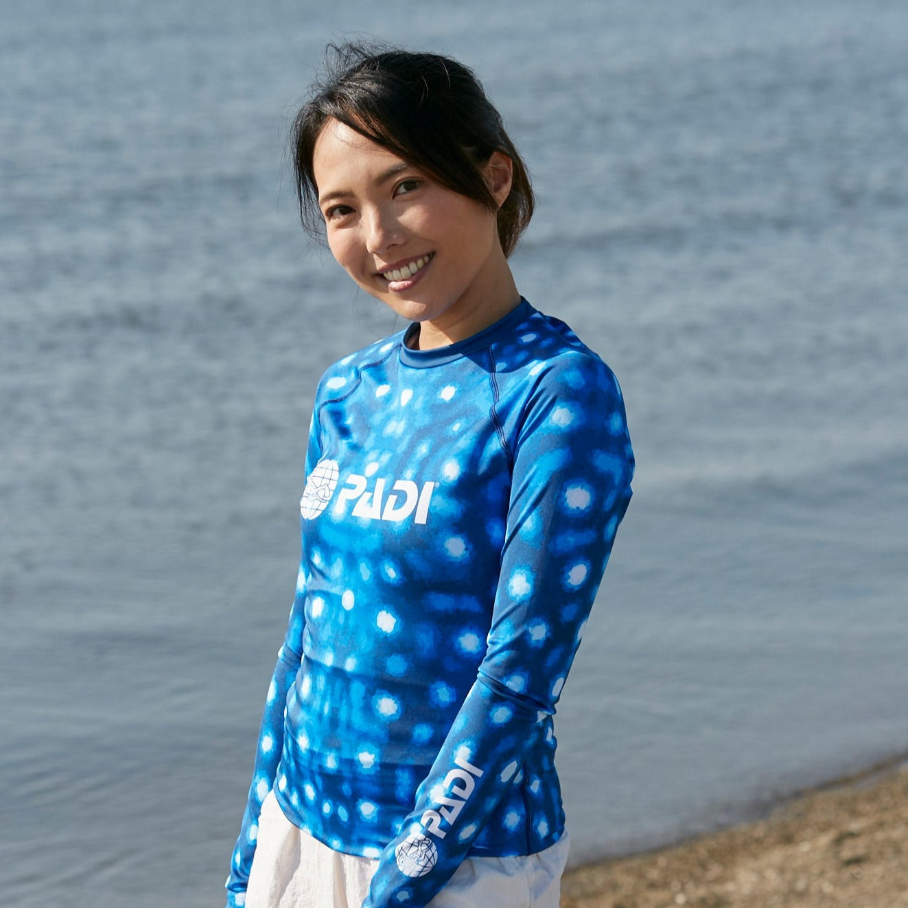 ラッシュガード、padiロゴ、ジンベイザメ